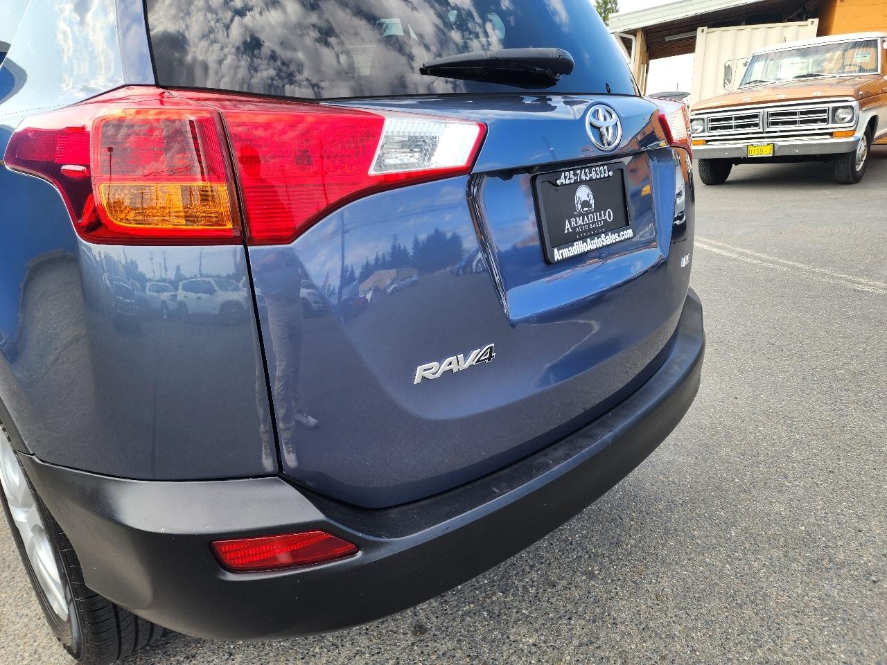 Toyota RAV4 LE 2013