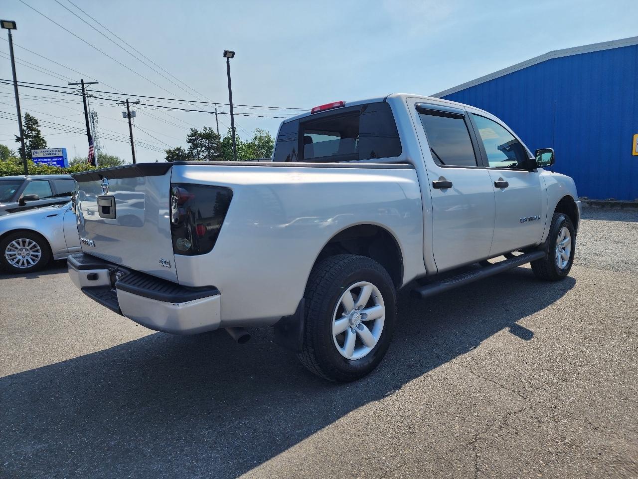 Nissan Titan  2014