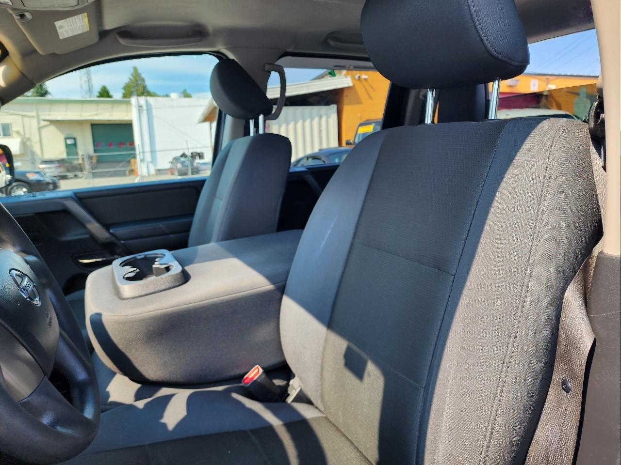 Nissan Titan  2014
