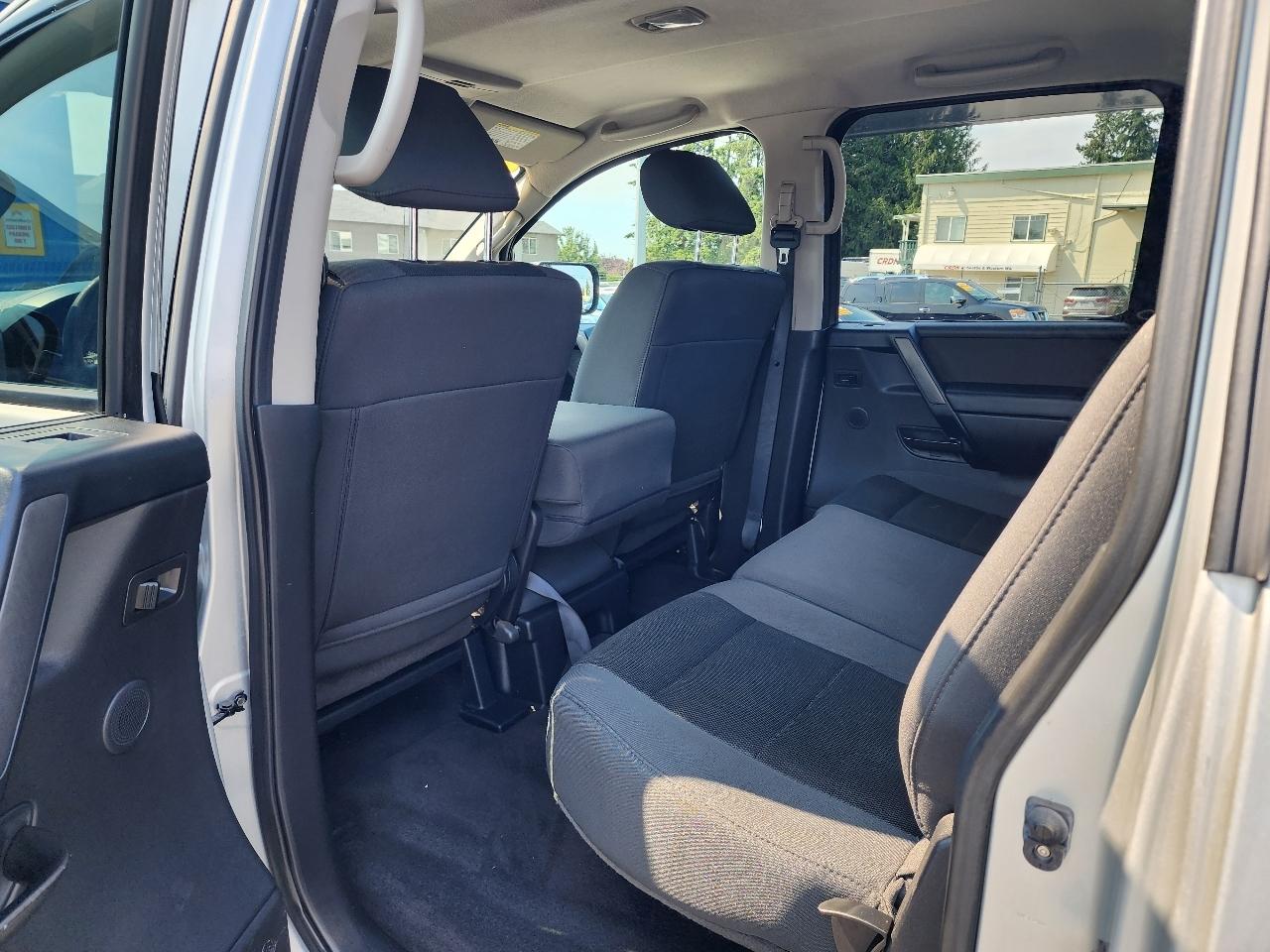 Nissan Titan  2014