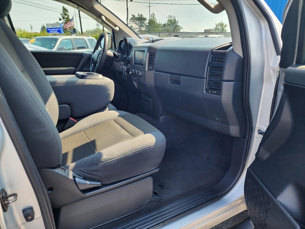 Nissan Titan  2014