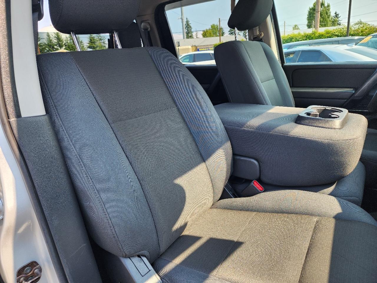 Nissan Titan  2014