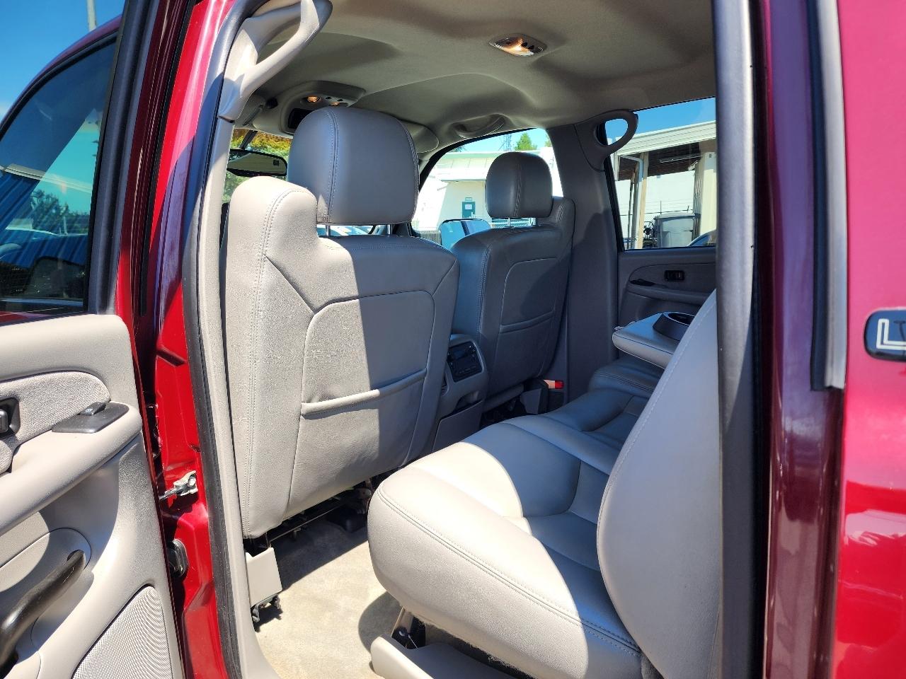 Chevrolet Silverado 2500HD Crew Cab 153" WB 4WD 2003