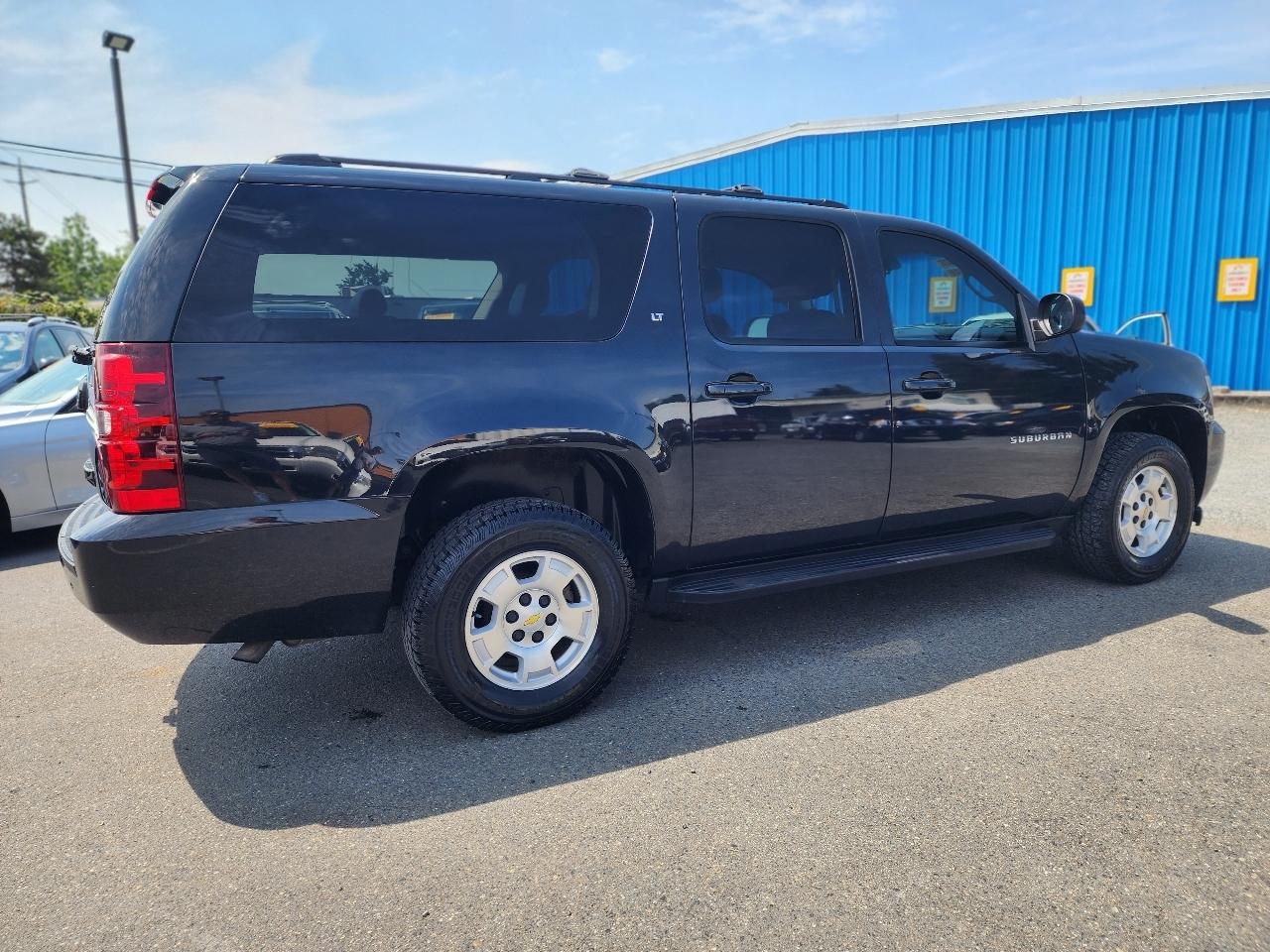 Chevrolet Suburban LT 1500 4WD 2013