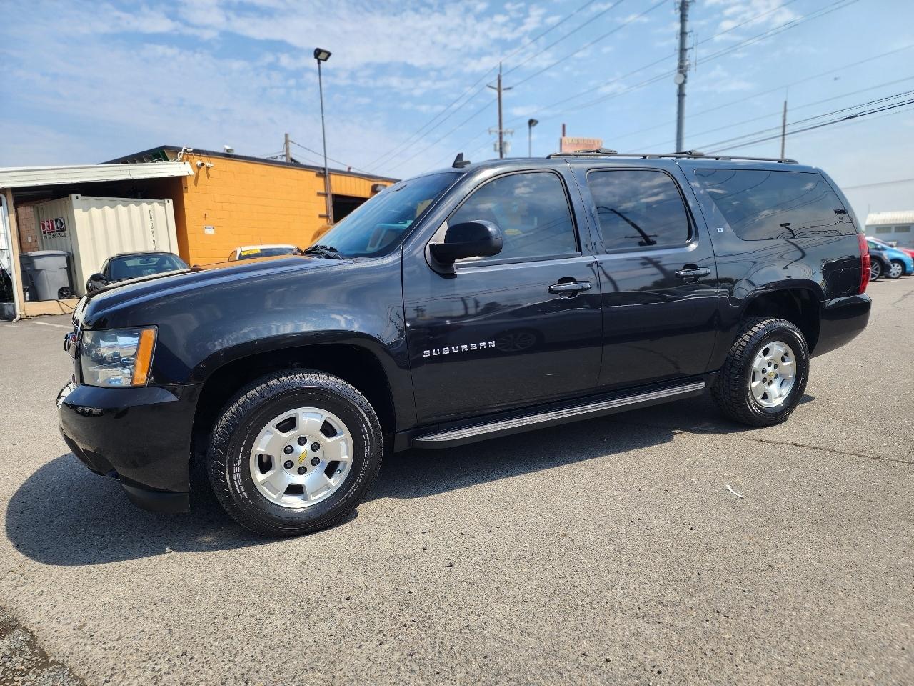 Chevrolet Suburban LT 1500 4WD 2013