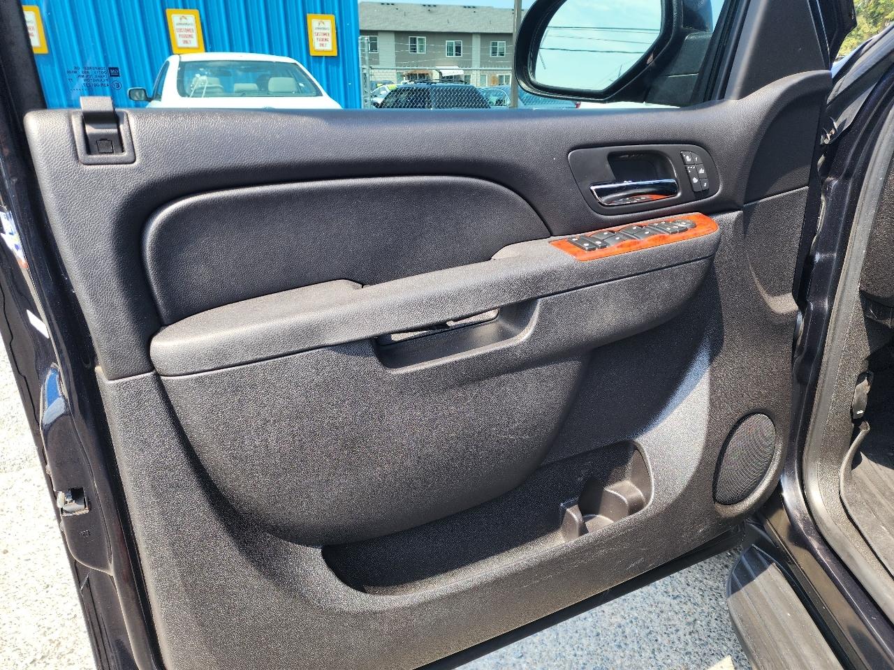 Chevrolet Suburban LT 1500 4WD 2013