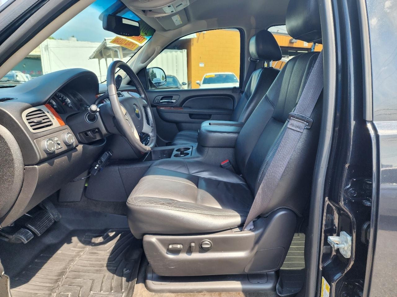 Chevrolet Suburban LT 1500 4WD 2013