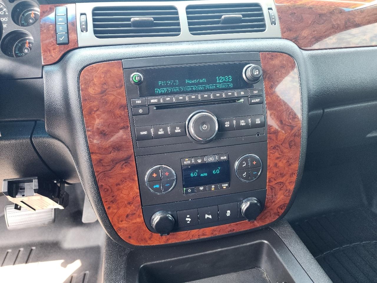 Chevrolet Suburban LT 1500 4WD 2013