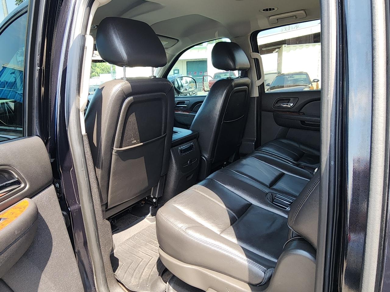 Chevrolet Suburban LT 1500 4WD 2013