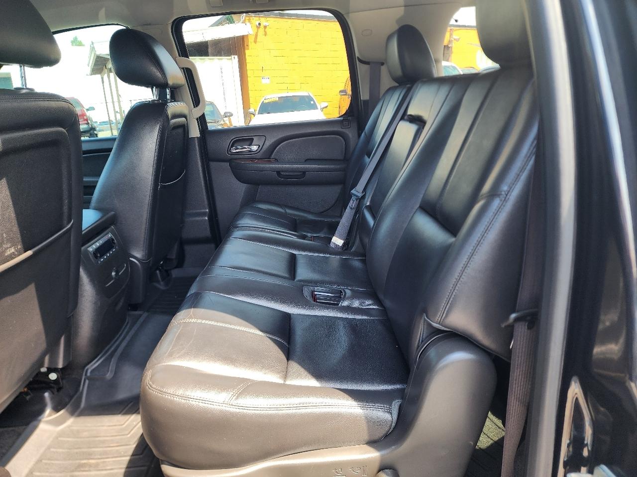 Chevrolet Suburban LT 1500 4WD 2013