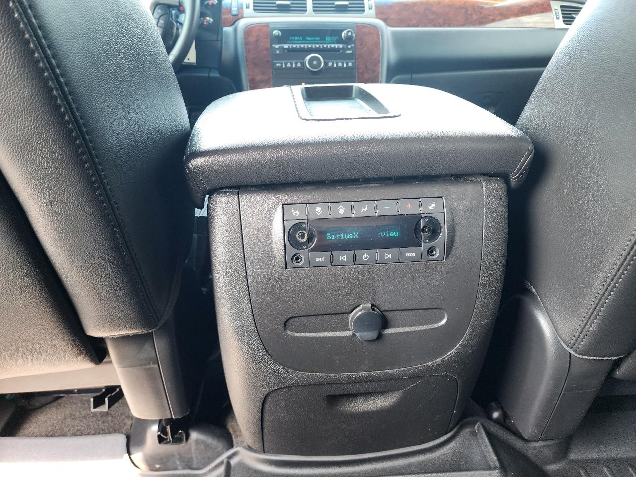 Chevrolet Suburban LT 1500 4WD 2013