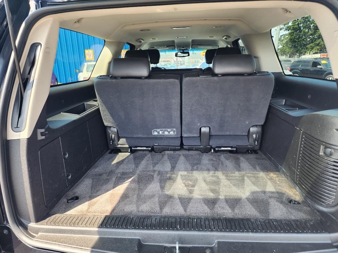 Chevrolet Suburban LT 1500 4WD 2013