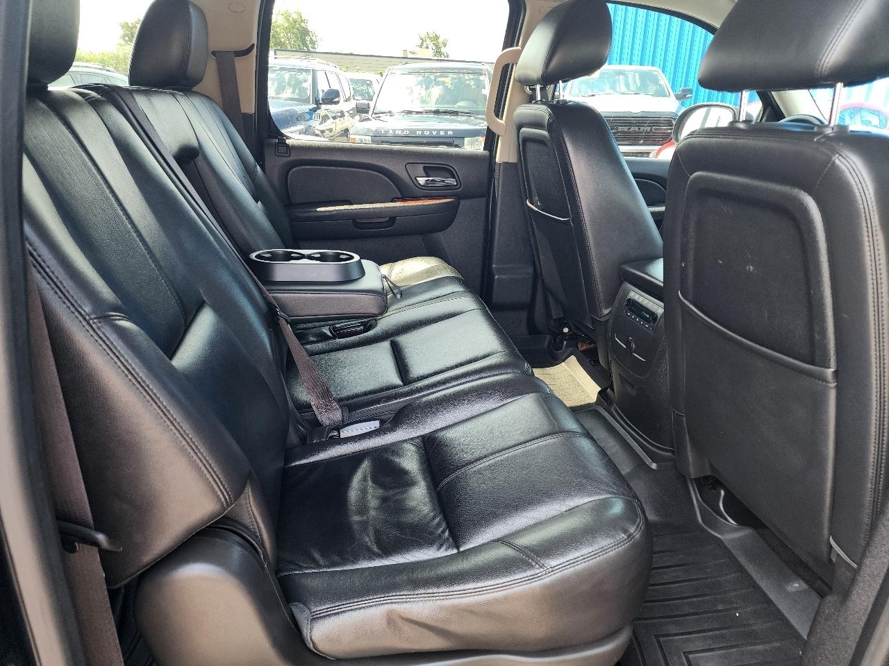 Chevrolet Suburban LT 1500 4WD 2013