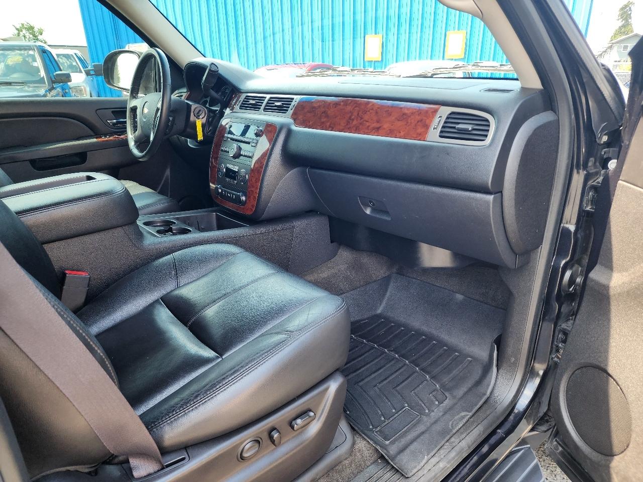 Chevrolet Suburban LT 1500 4WD 2013