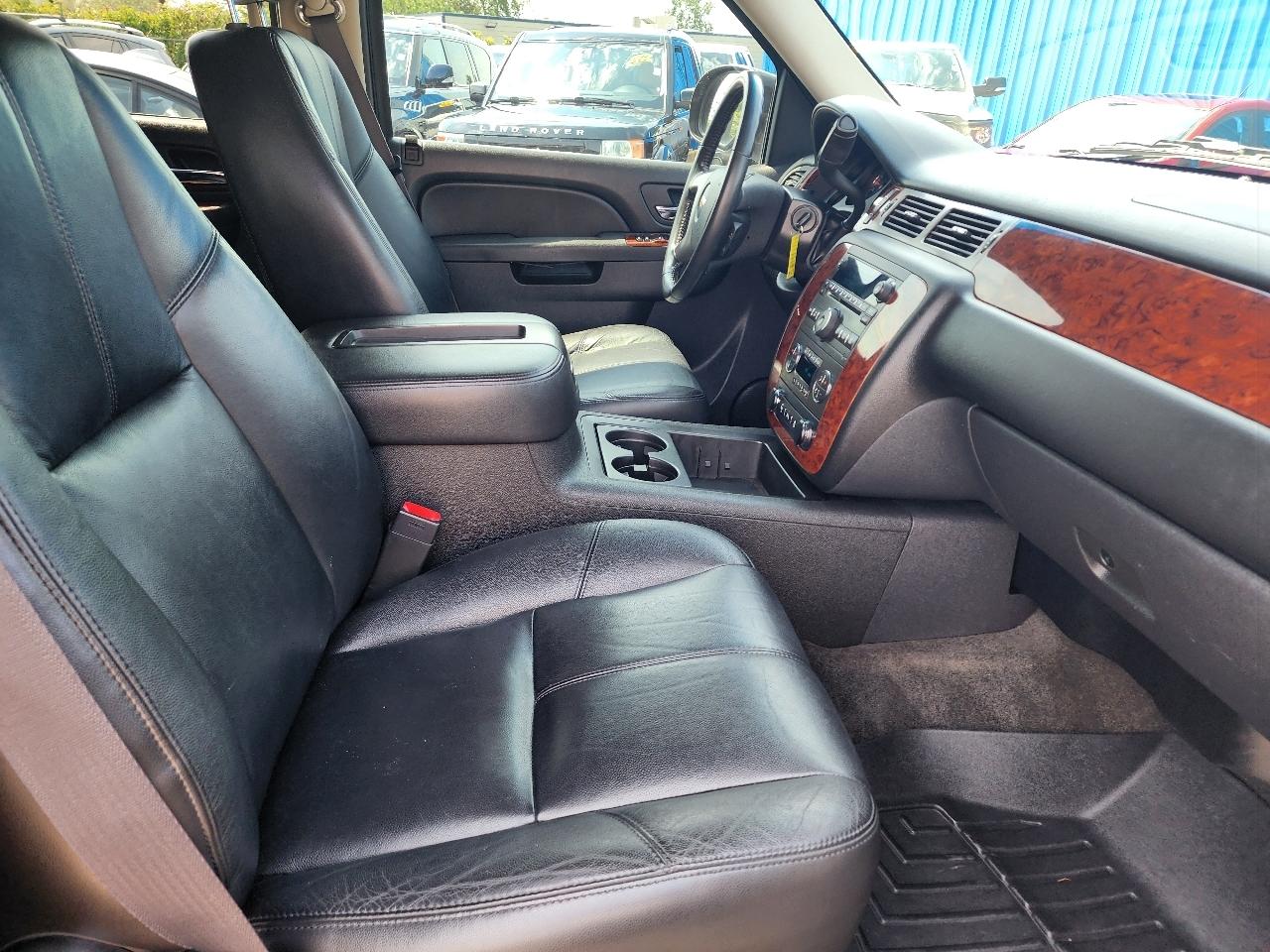 Chevrolet Suburban LT 1500 4WD 2013