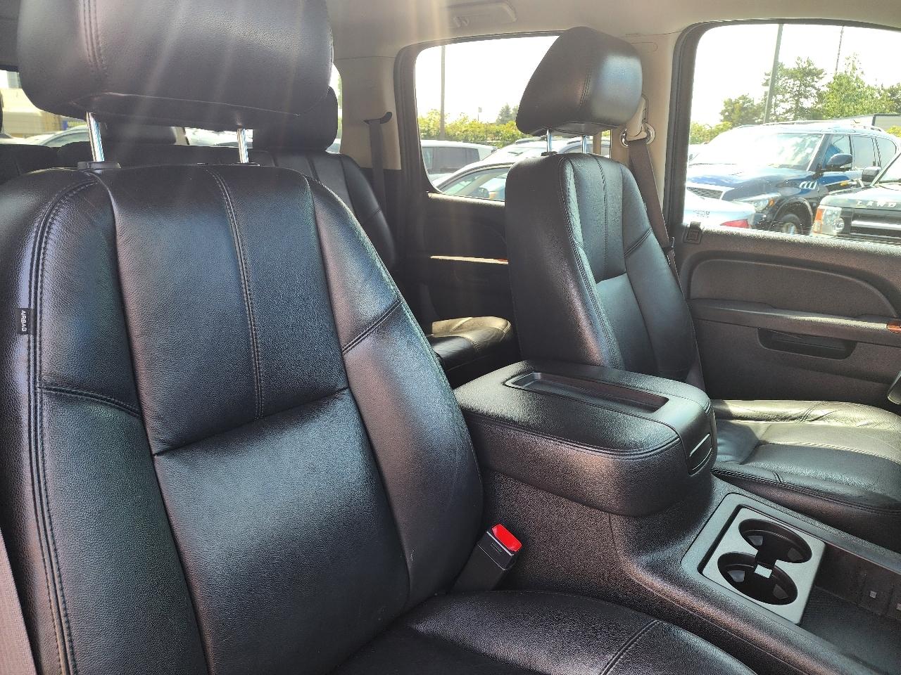 Chevrolet Suburban LT 1500 4WD 2013