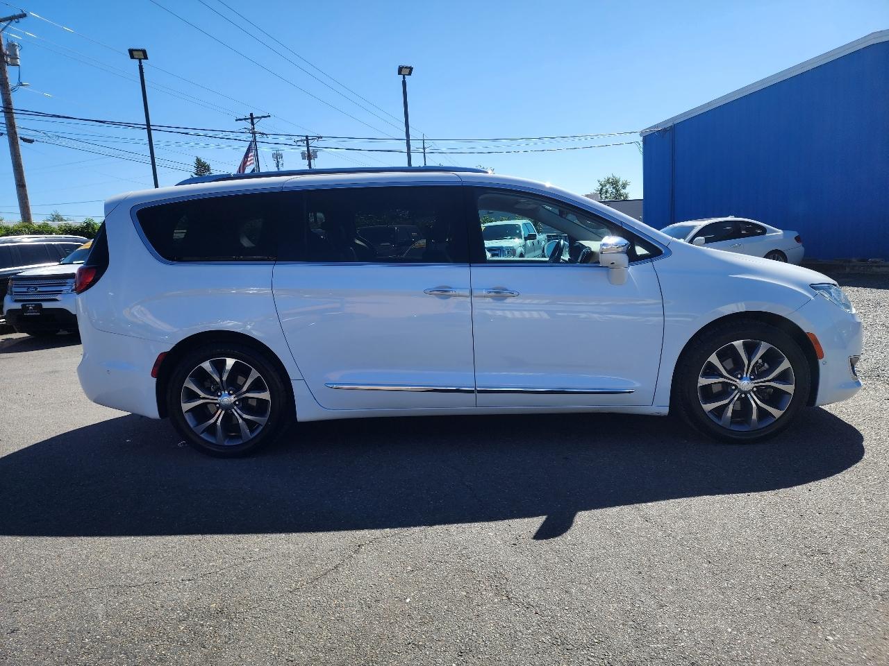 Chrysler Pacifica Limited 2018