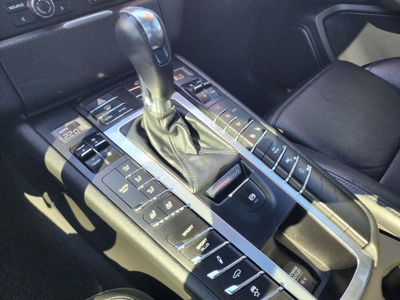 Porsche Macan AWD 4dr Turbo 2015