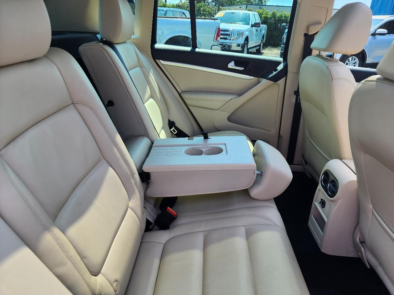 Volkswagen Tiguan 4WD 4dr Auto SEL w/Premium Nav & Dynaudio 2012