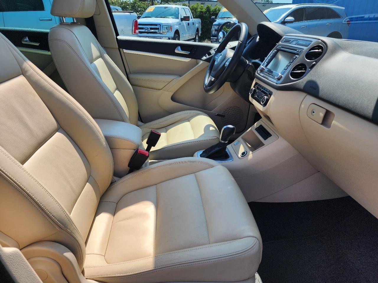 Volkswagen Tiguan 4WD 4dr Auto SEL w/Premium Nav & Dynaudio 2012