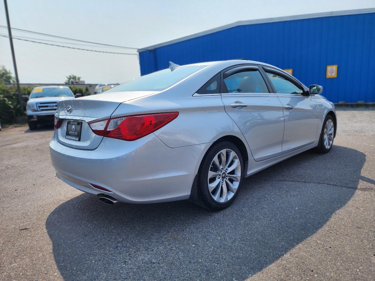 Hyundai Sonata 4dr Sdn 2.4L Auto SE 2011