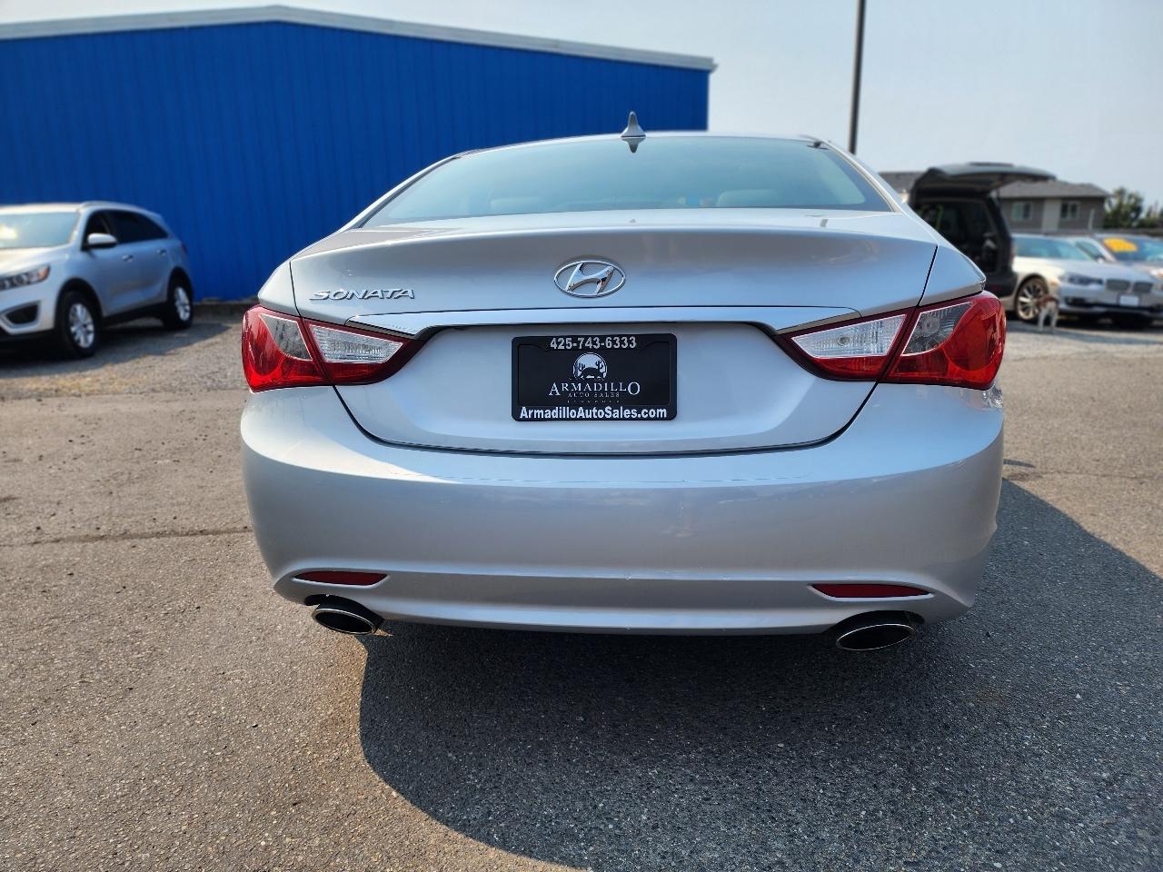 Hyundai Sonata 4dr Sdn 2.4L Auto SE 2011