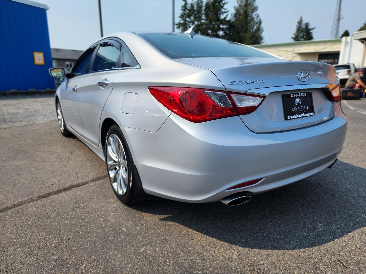 Hyundai Sonata 4dr Sdn 2.4L Auto SE 2011