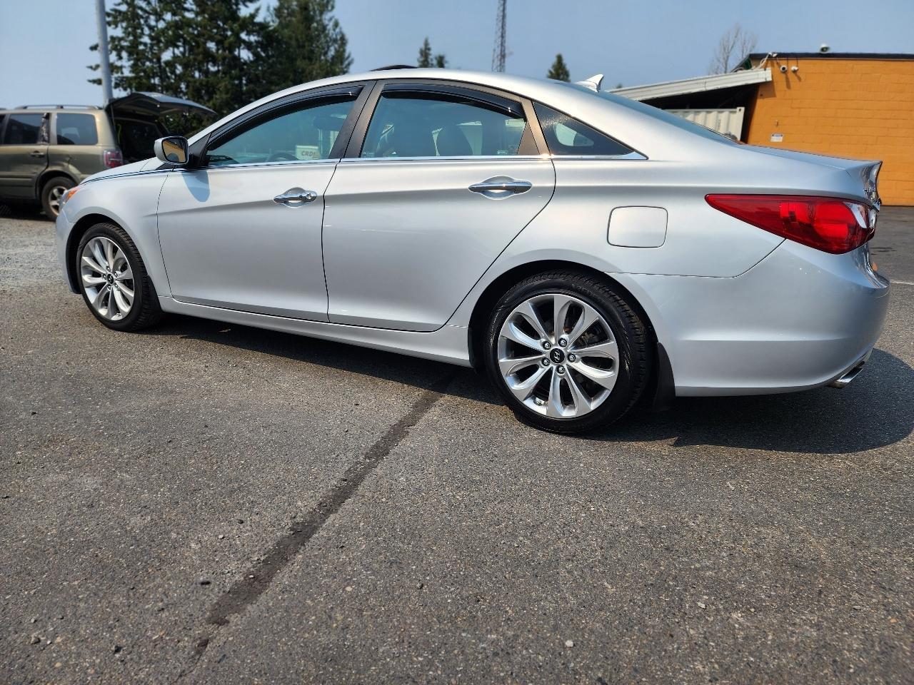 Hyundai Sonata 4dr Sdn 2.4L Auto SE 2011