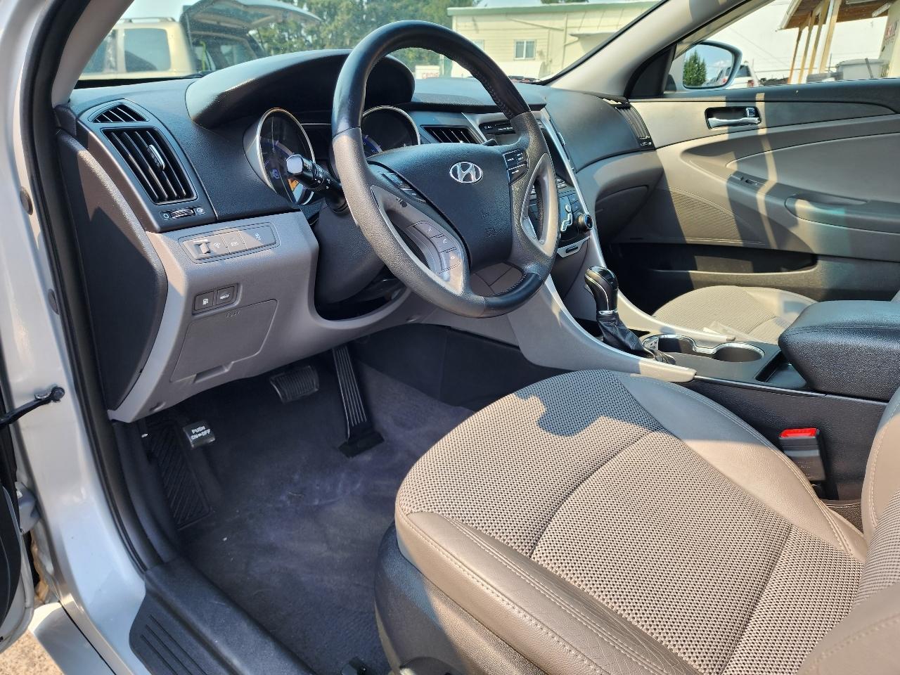 Hyundai Sonata 4dr Sdn 2.4L Auto SE 2011
