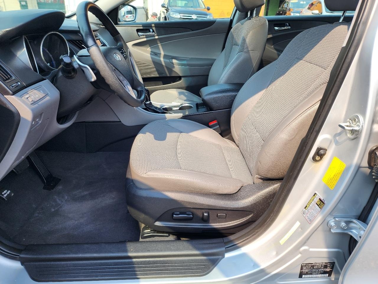 Hyundai Sonata 4dr Sdn 2.4L Auto SE 2011