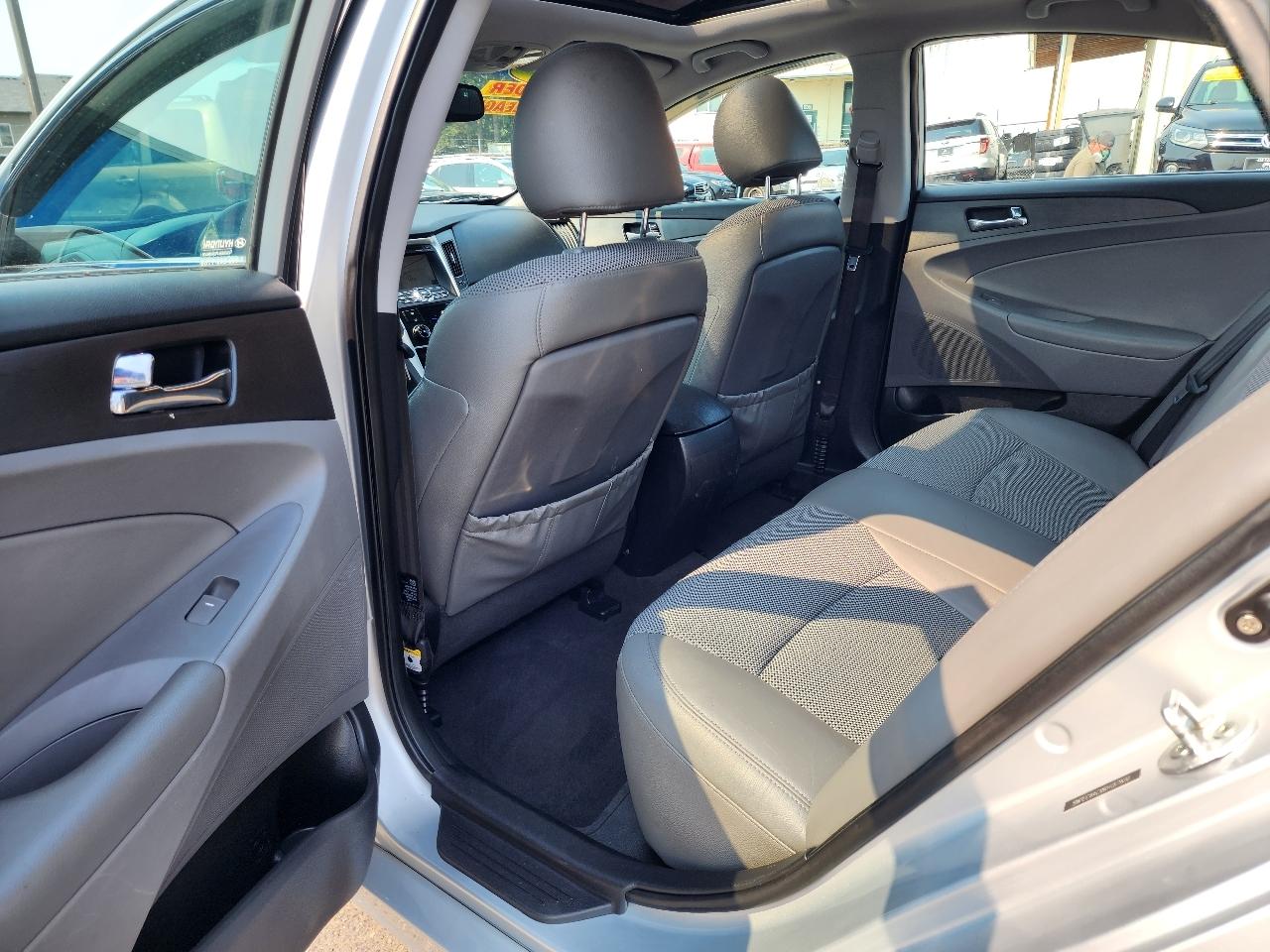 Hyundai Sonata 4dr Sdn 2.4L Auto SE 2011