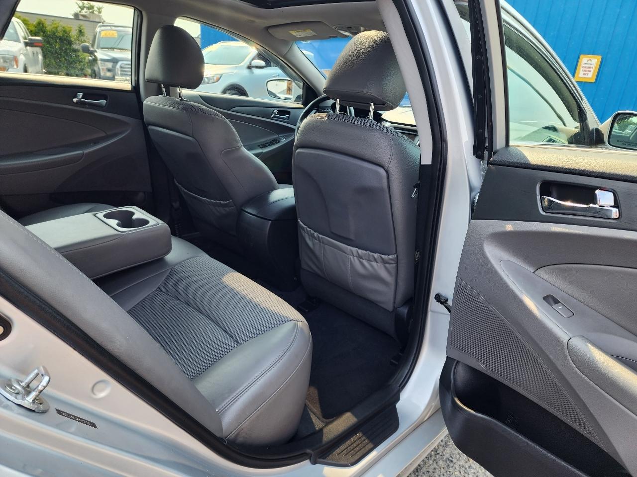 Hyundai Sonata 4dr Sdn 2.4L Auto SE 2011