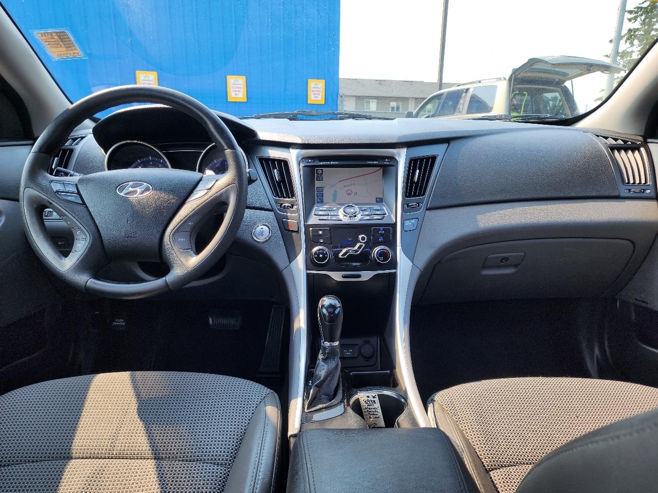 Hyundai Sonata 4dr Sdn 2.4L Auto SE 2011