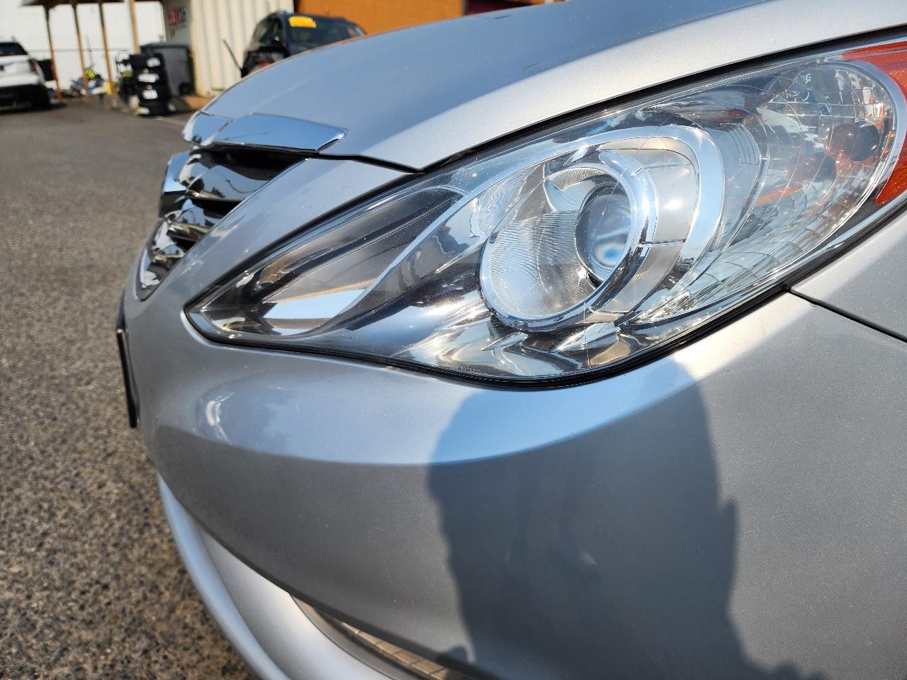 Hyundai Sonata 4dr Sdn 2.4L Auto SE 2011