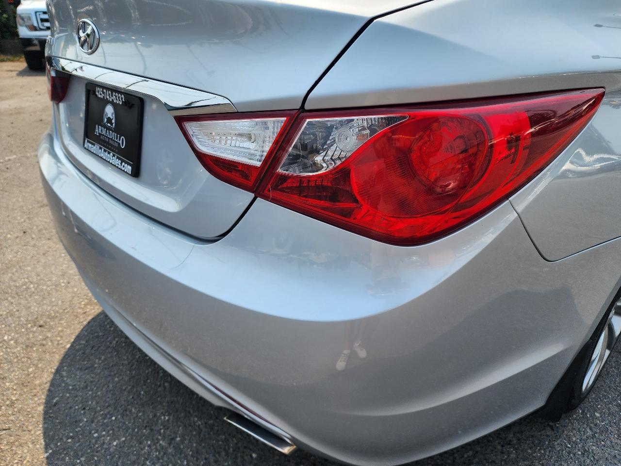 Hyundai Sonata 4dr Sdn 2.4L Auto SE 2011