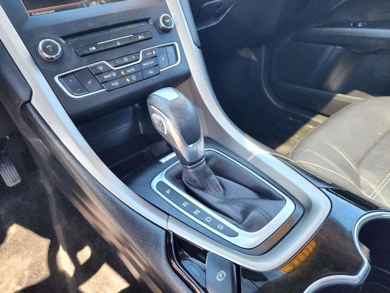 Ford Fusion SE 2016