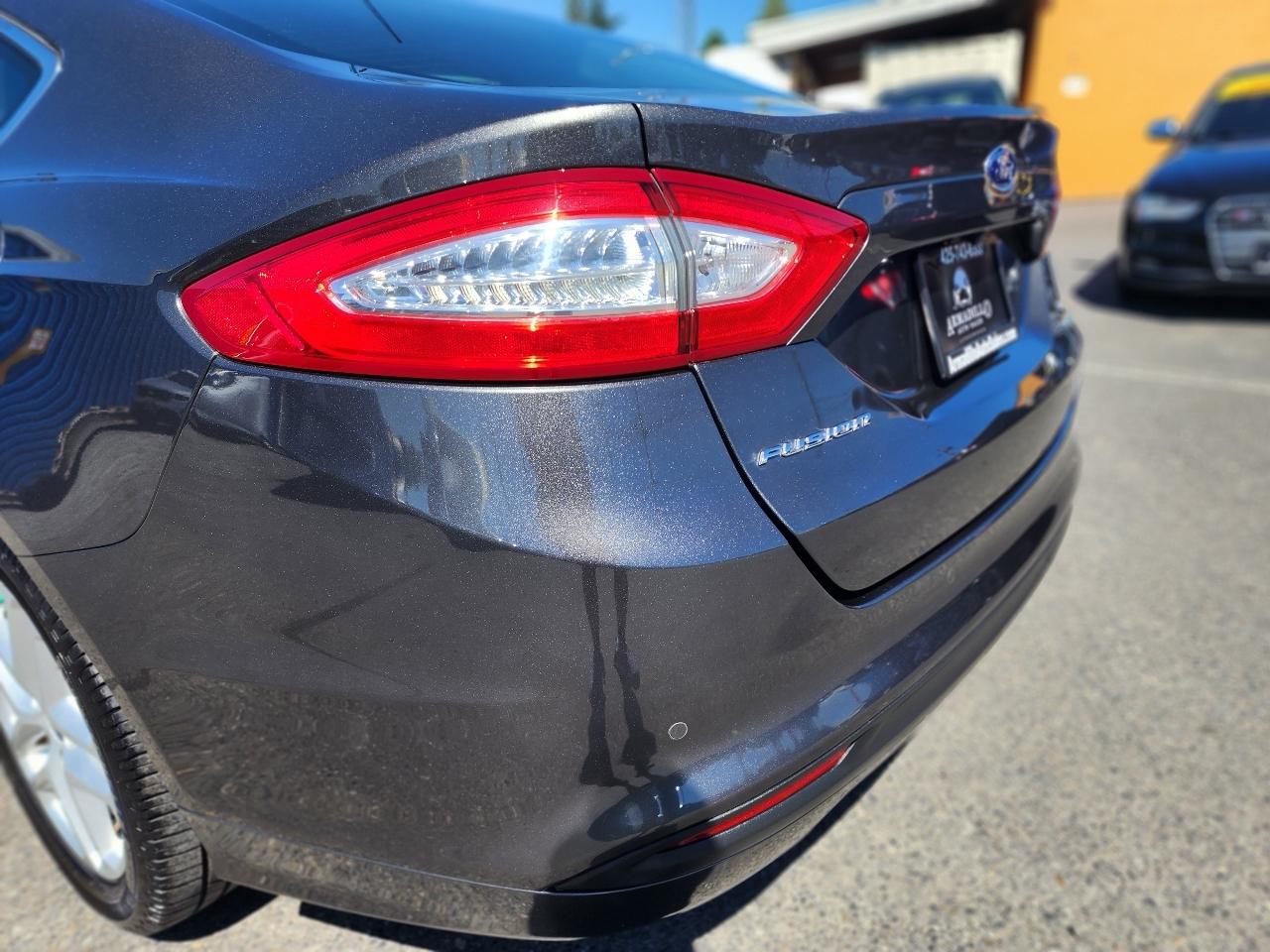 Ford Fusion SE 2016