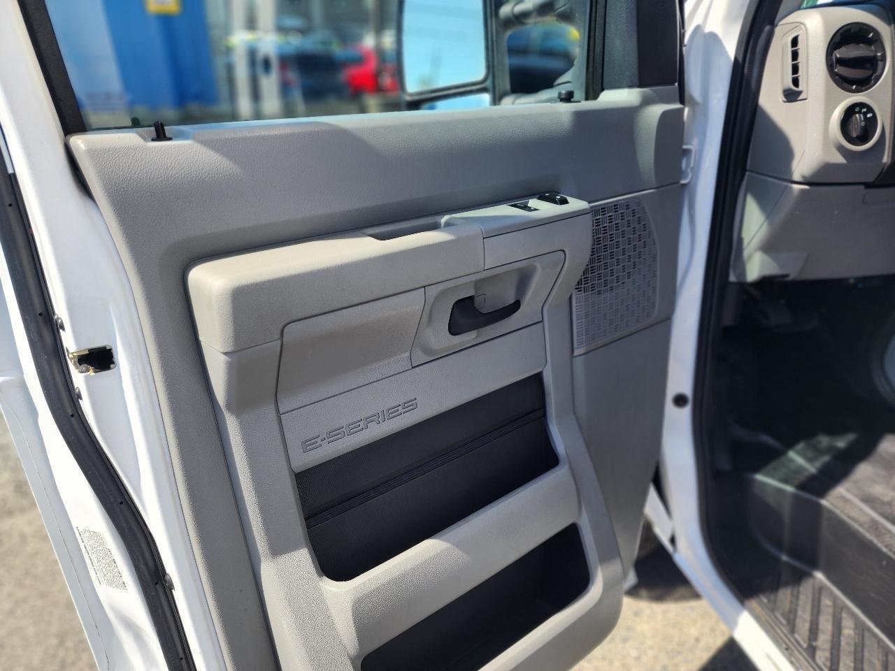Ford E-Series Cutaway E-350 SRW 138" WB 2018