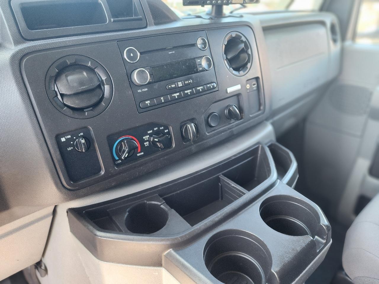 Ford E-Series Cutaway E-350 SRW 138" WB 2018