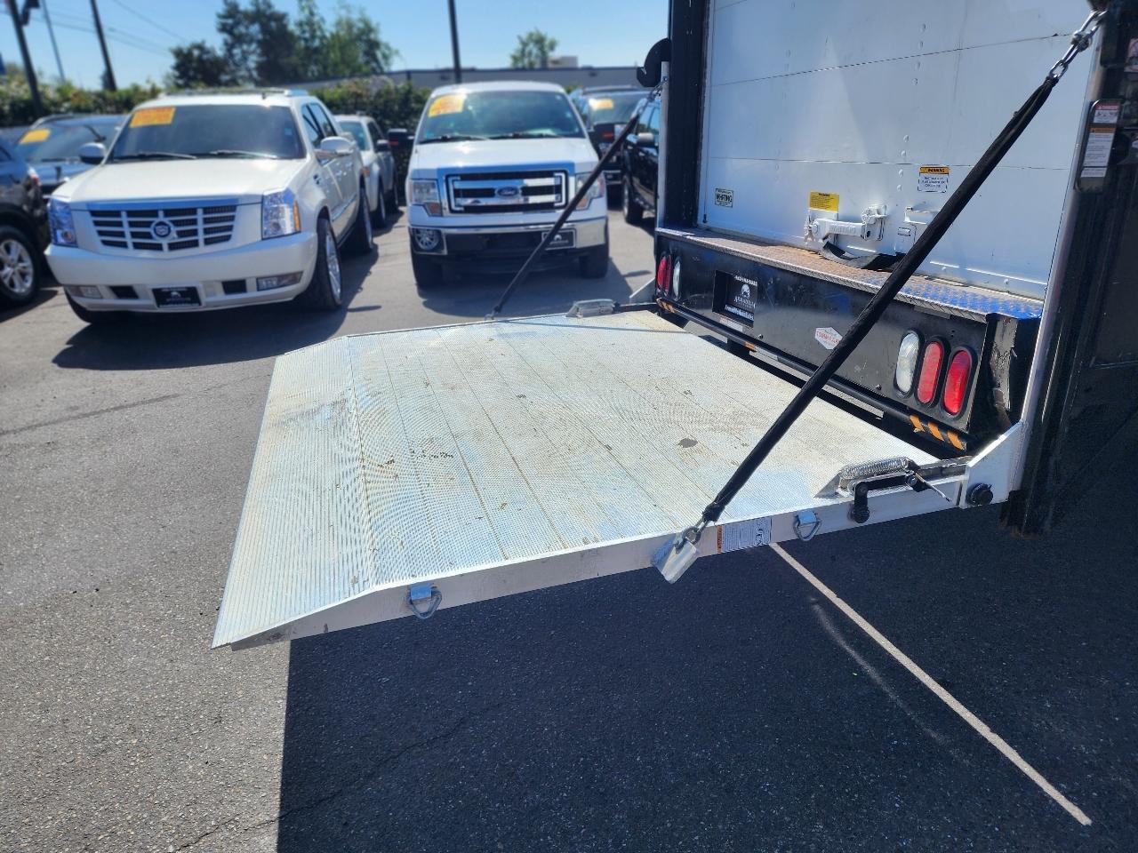 Ford E-Series Cutaway E-350 SRW 138" WB 2018