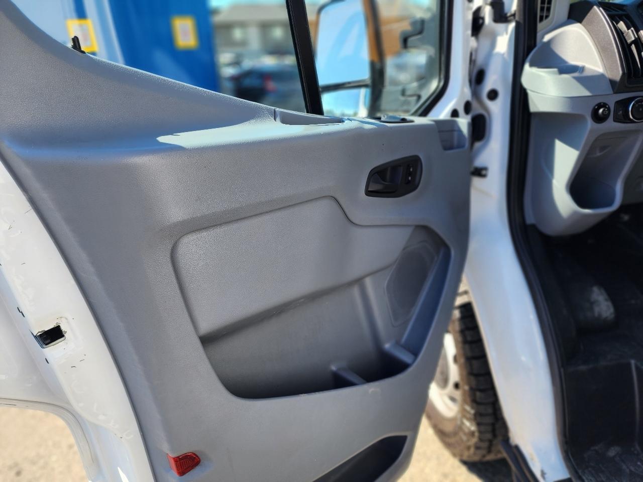 Ford Transit Van T-250 148" Med Rf 9000 GVWR Sliding RH Dr 2018