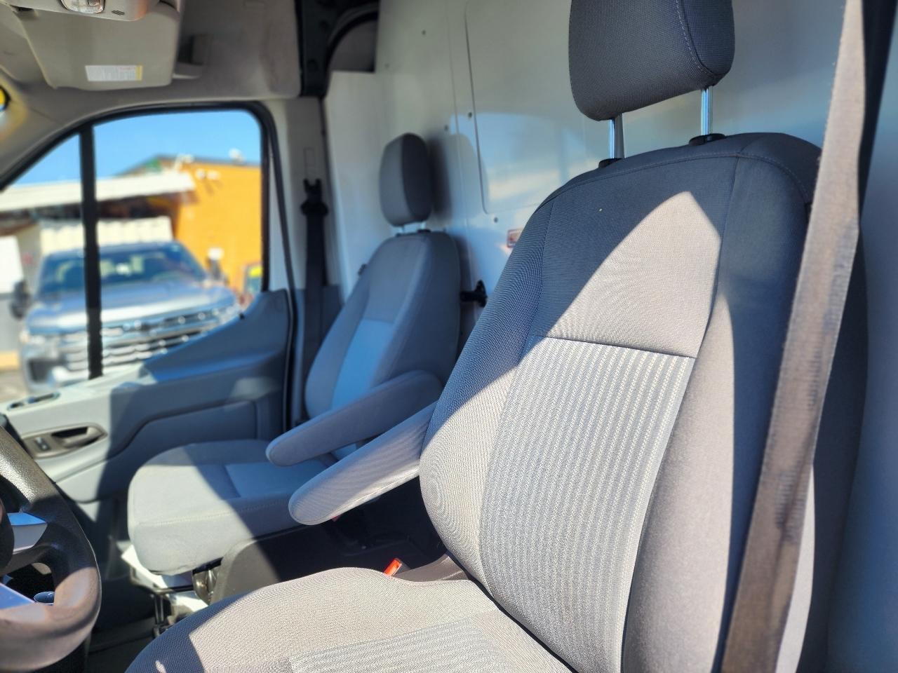 Ford Transit Van T-250 148" Med Rf 9000 GVWR Sliding RH Dr 2018
