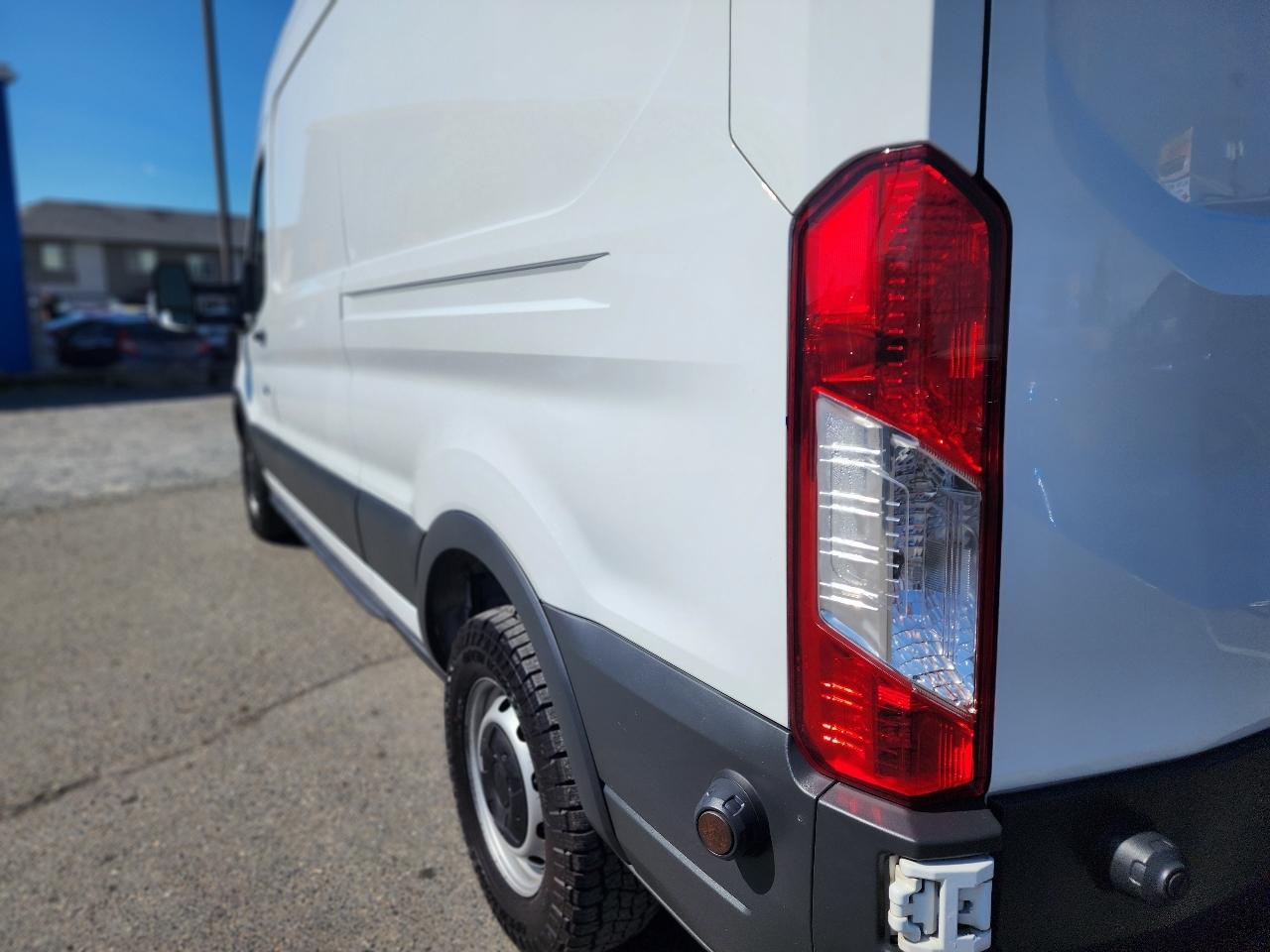 Ford Transit Van T-250 148" Med Rf 9000 GVWR Sliding RH Dr 2018