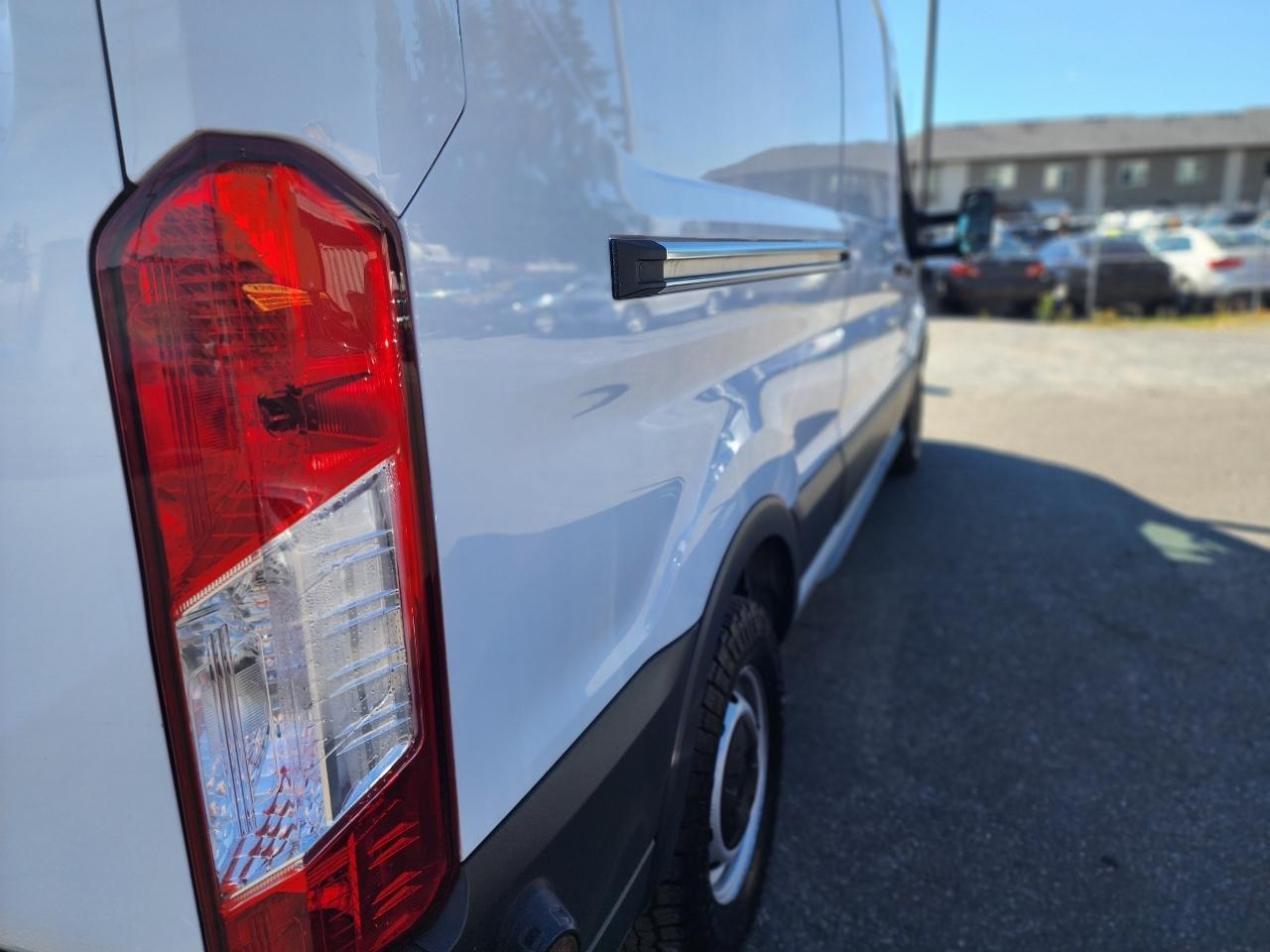 Ford Transit Van T-250 148" Med Rf 9000 GVWR Sliding RH Dr 2018
