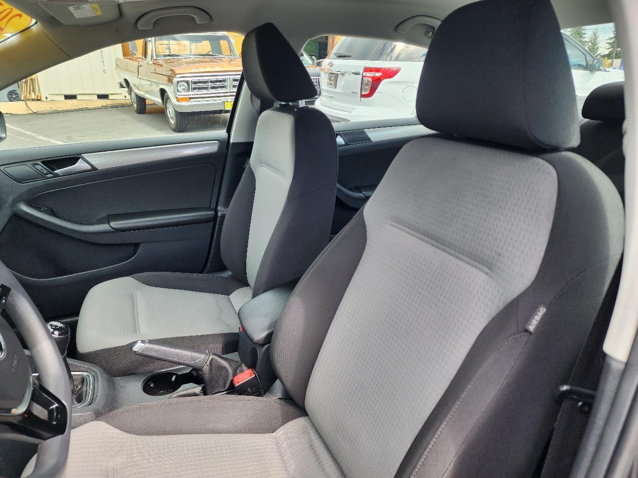 Volkswagen Jetta  2017