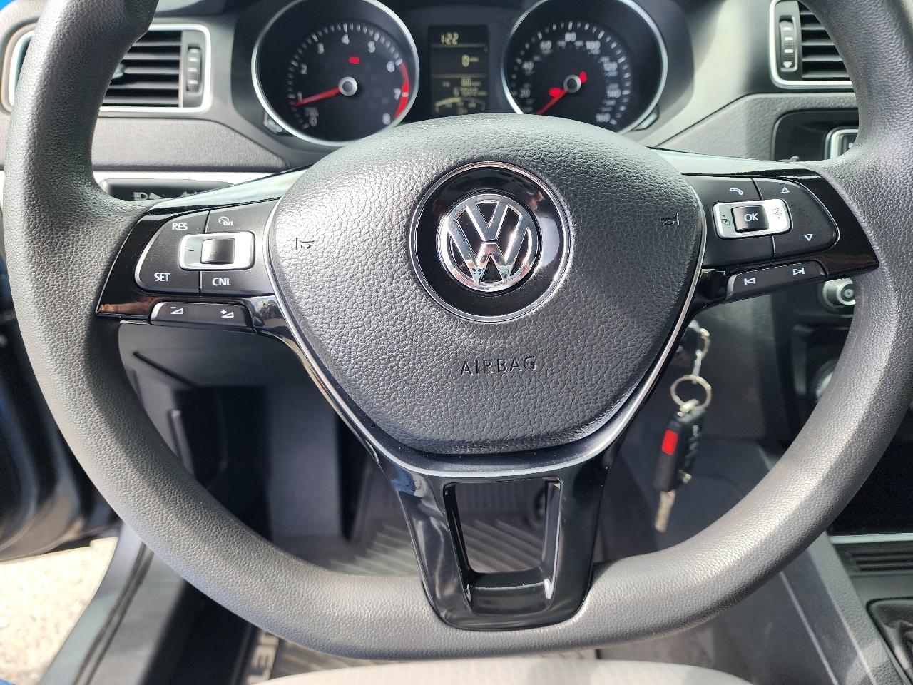 Volkswagen Jetta  2017