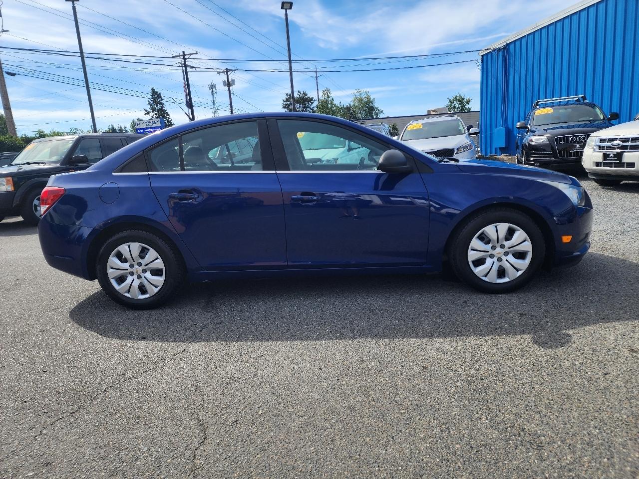 Chevrolet Cruze 4dr Sdn LS 2012