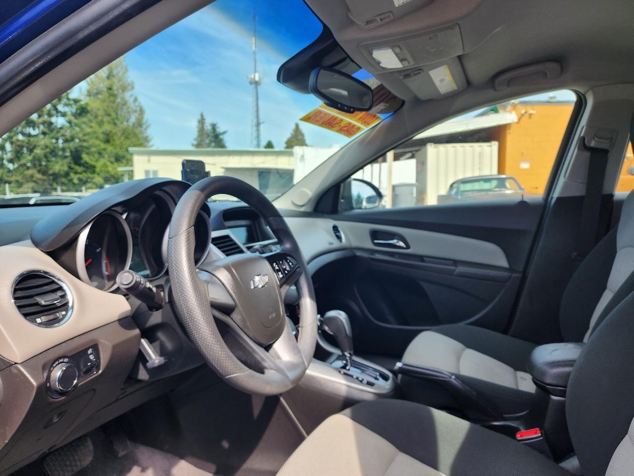 Chevrolet Cruze 4dr Sdn LS 2012