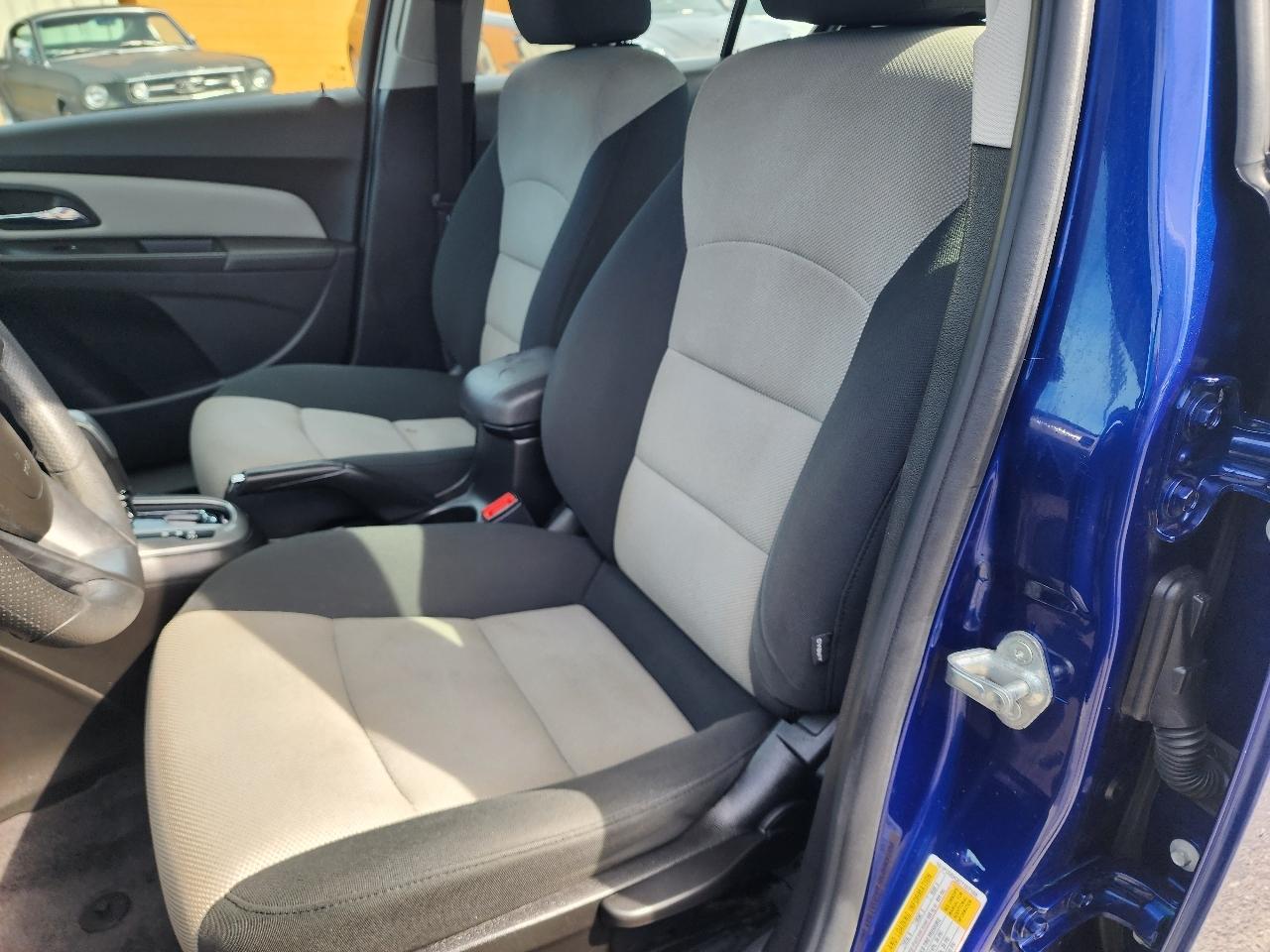 Chevrolet Cruze 4dr Sdn LS 2012