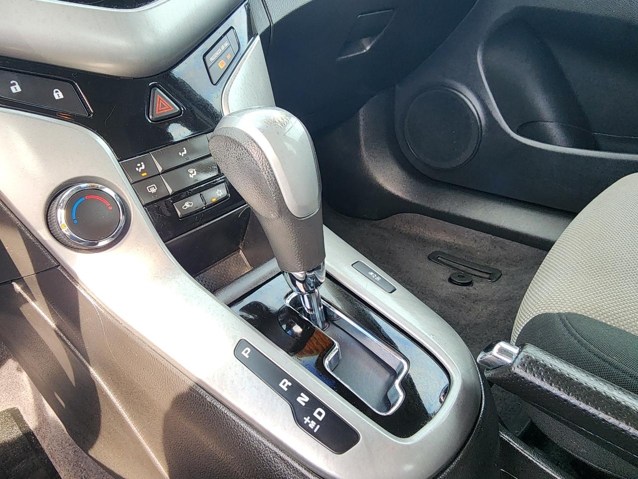 Chevrolet Cruze 4dr Sdn LS 2012